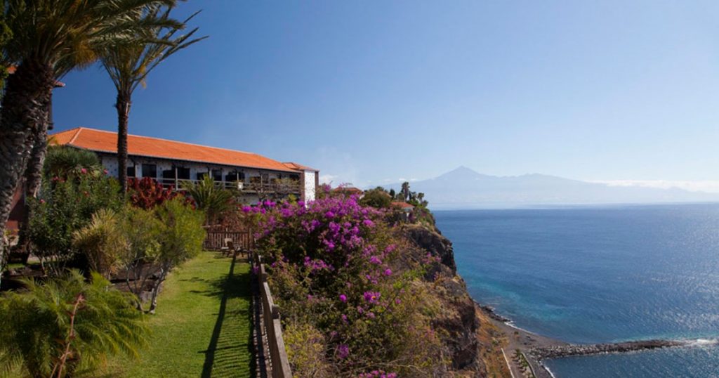 Paradores con playa en España